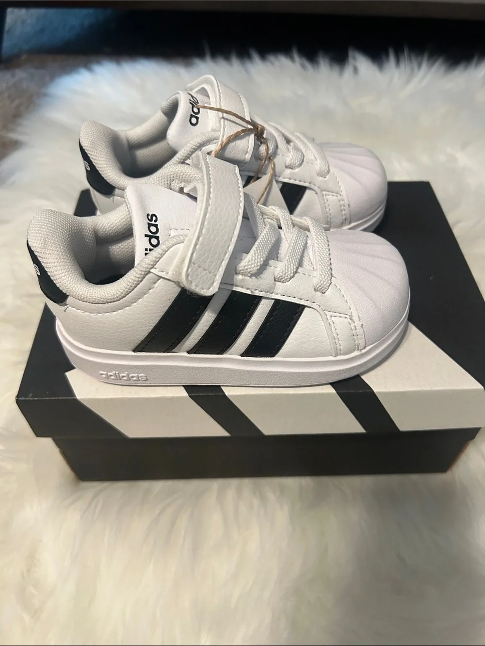 New in box Adidas Kids White Sneakers with Black Stripes size 6